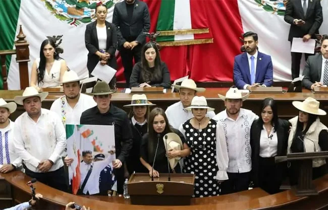 “Dejaré un México que Carlos Manzo hubiera querido”, afirma Grecia Quiroz al rendir protesta como alcaldesa de Uruapan