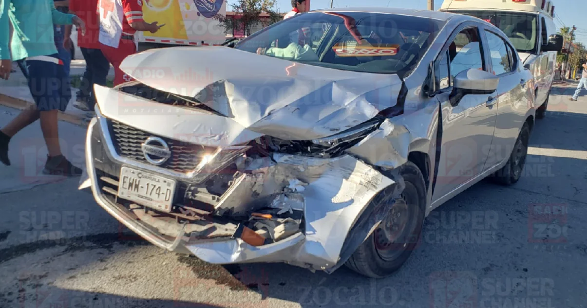 Conductora provoca aparatoso choque