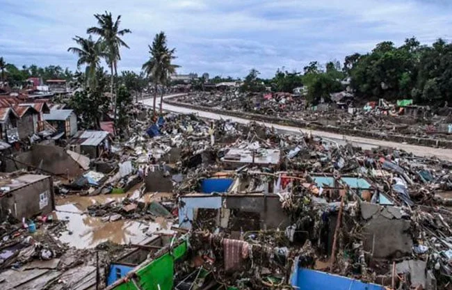 El tifón, que tocó tierra en siete ocasiones en Filipinas, inundó pueblos enteros en Cebú