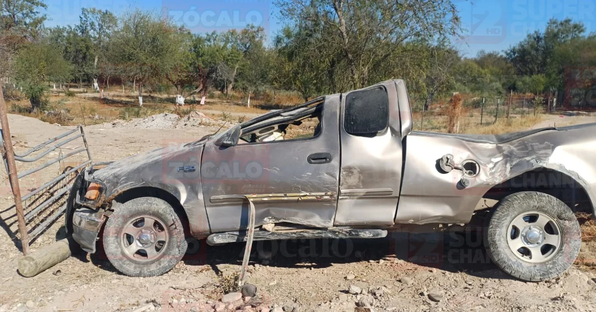 Falla mecánica provoca volcadura de camioneta en Acuña