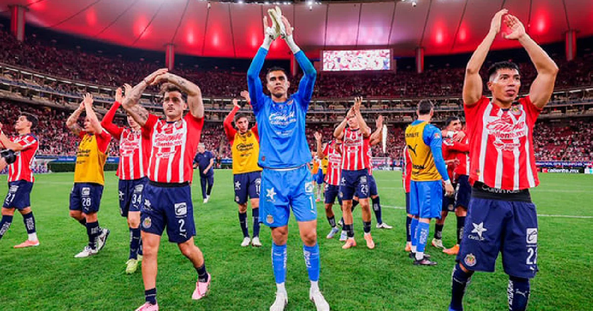 En un cierre emocionante, Chivas superó a Monterrey gracias a un gol de 'Chicharito' que definió el partido en los últimos instantes