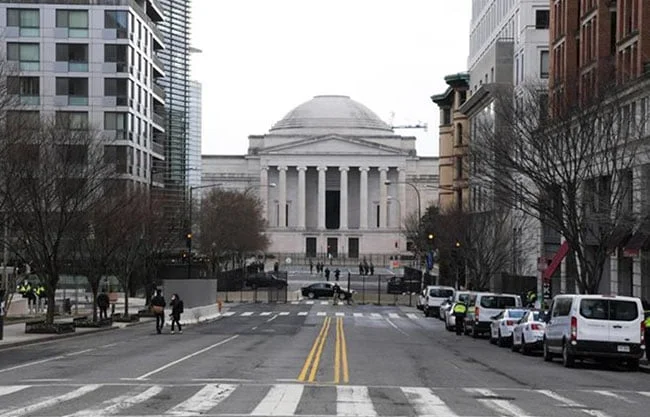 Varios medios han señalado que se han llevado a cabo negociaciones entre representantes de ambos partidos a puerta cerrada