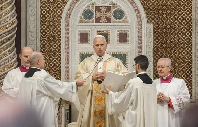 El papa destacó que si realmente se quiere honrar su memoria, se debe cesar el fuego y comprometerse en las negociaciones.