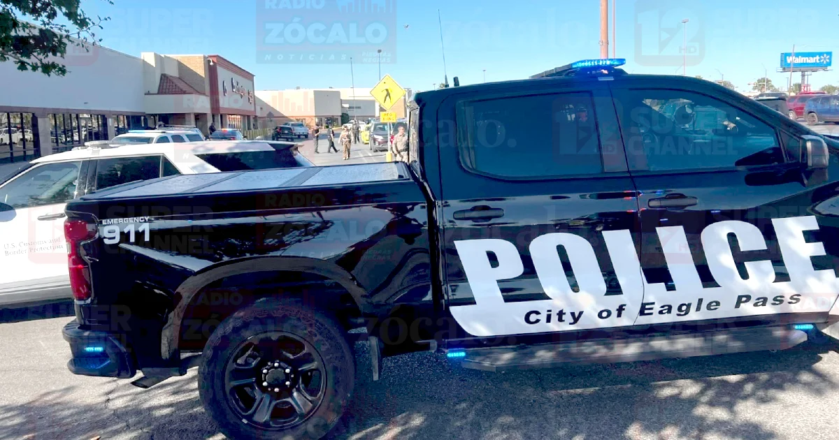 Era un trailero que bajo a comprar una bebida caliente y tenía su arma en la cintura debidamente enfundada