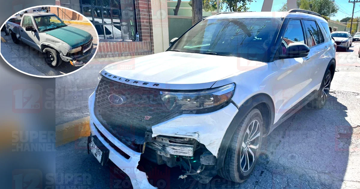 Accidente entre dos camionetas deja solo daños materiales