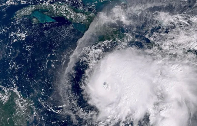 China dona 5,000 kits de paneles fotovoltaicos para afectados por huracán Melissa en Cuba