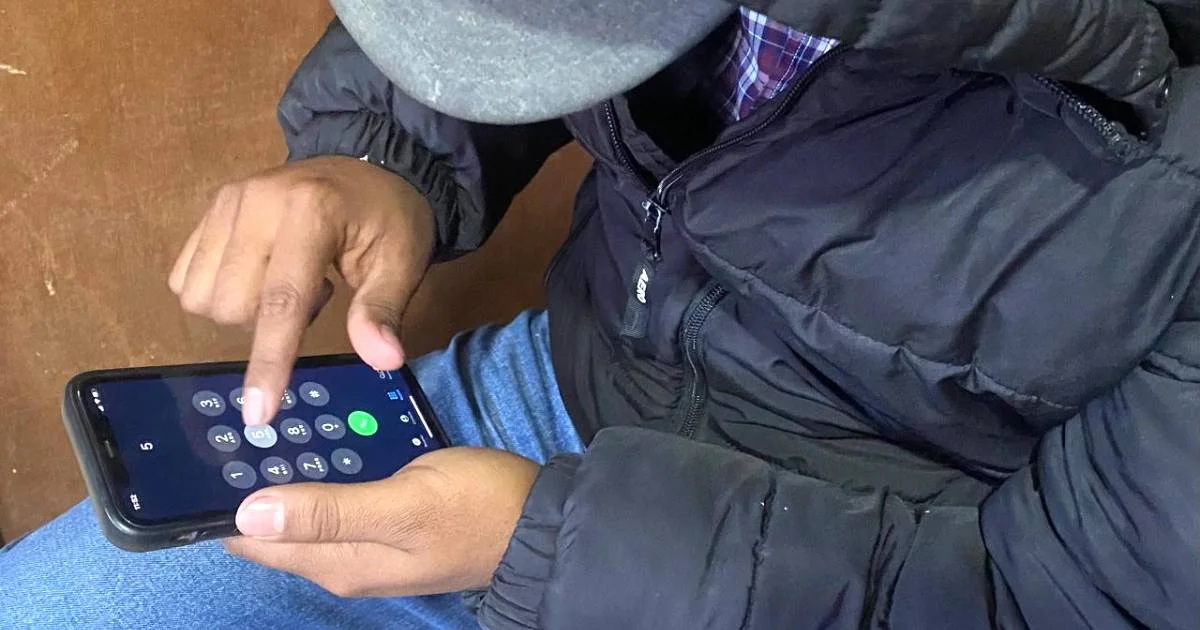 La autoridad exhorta a la población a no contestar llamadas de números desconocidos, no proporcionar información personal o bancaria, y colgar de inmediato si se detecta un intento de extorsión.