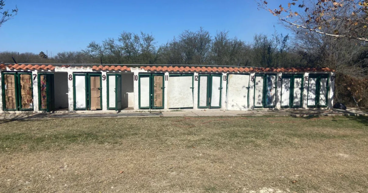 El animal había sido llevado al CEBIAN tras ser rescatado por elementos de Bomberos e Inspectores del municipio, pero sus heridas, con el lomo y parte de las patas traseras en carne viva, resultaron ser demasiado severas.