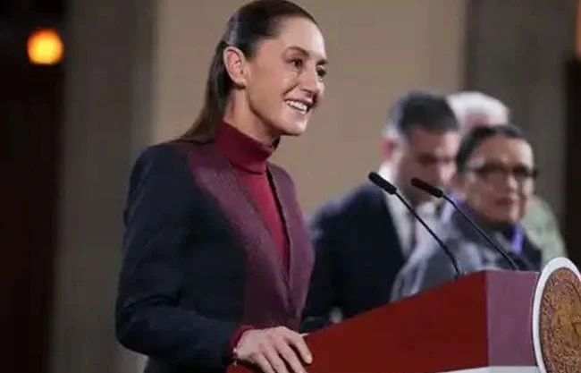 Claudia Sheinbaum, resaltó la disminución en el promedio diario de homicidios dolosos, hubo 32 homicidios dolosos menos diarios.