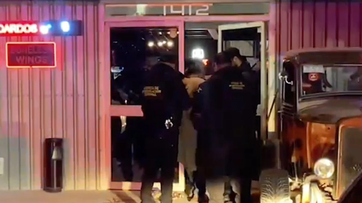 Tras ataque con un dardo de mesero a cliente, Municipio clausura Hot Rod Wings