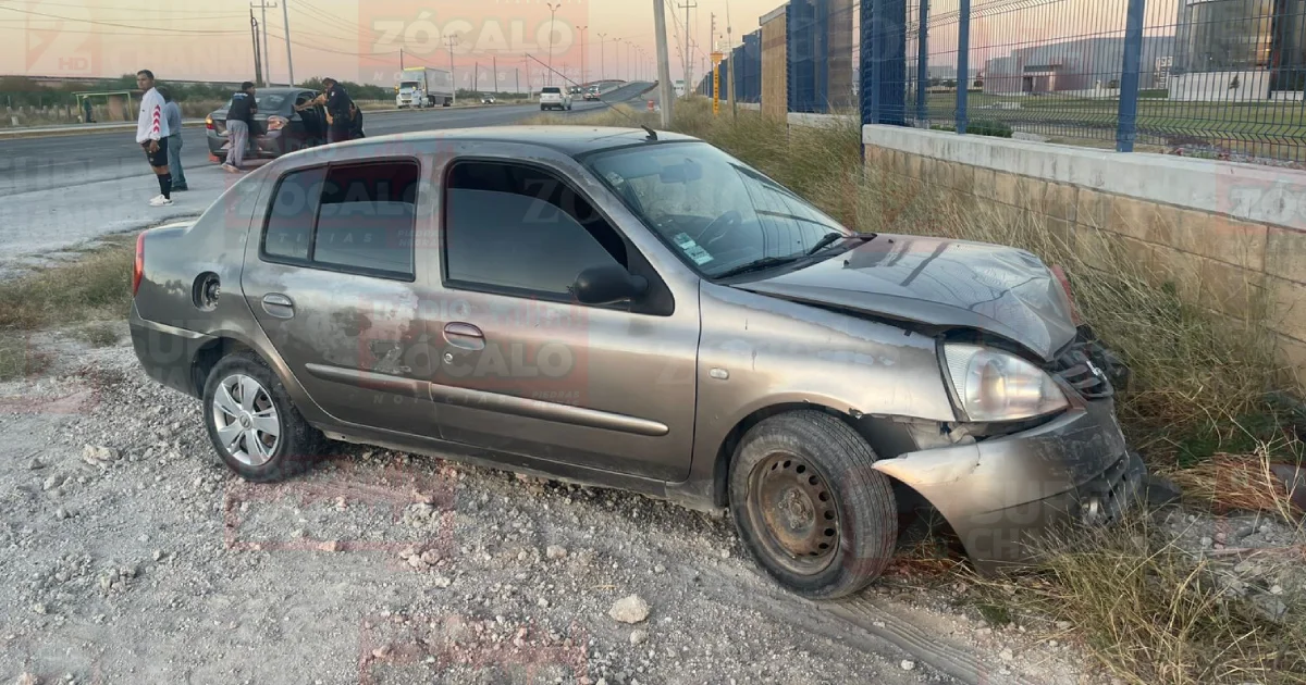 Al lugar arribaron paramédicos quienes valoraron tanto al conductor como al copiloto