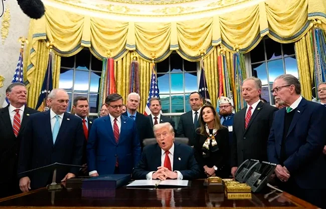 Oficializa Trump reapertura de Gobierno en Estados Unidos