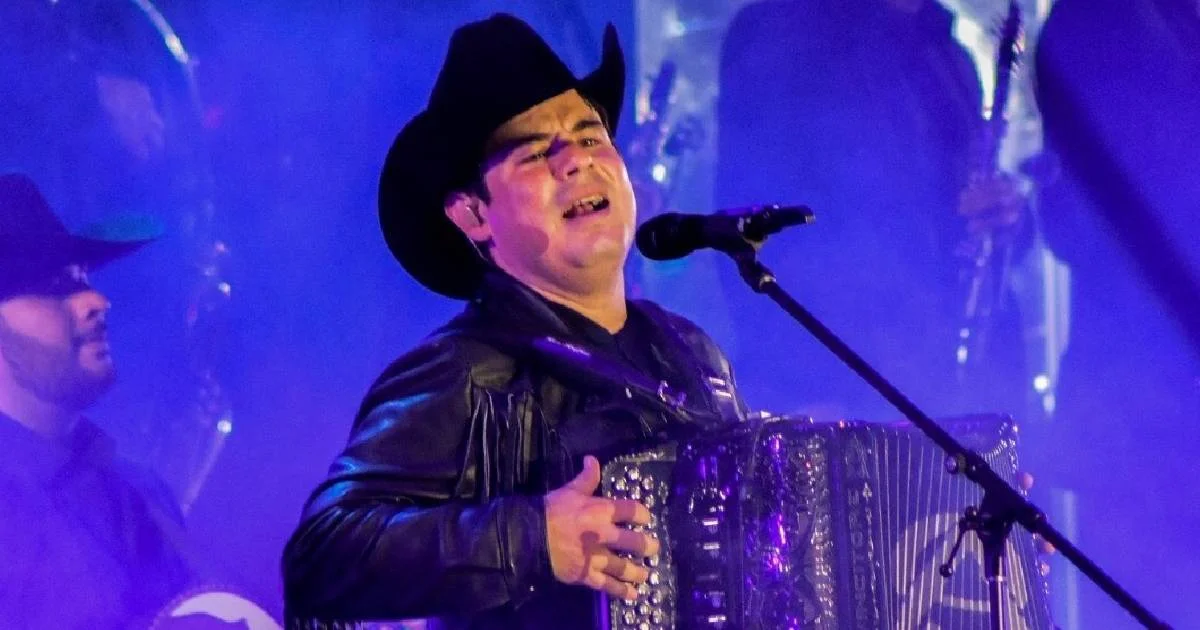 Después de que se hiciera viral la supuesta noticia de un ataque a balazos contra el cantante, han salido fuentes oficiales a desmentir la información