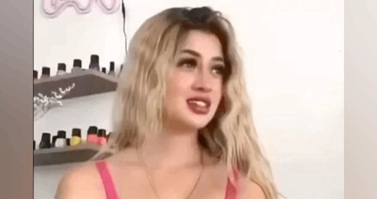 Mientras tanto, la estética donde ocurrió el crimen permanece cerrada, con un sello de clausura.