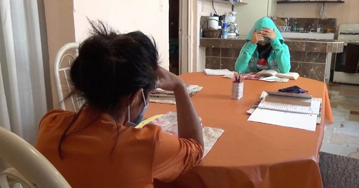 Se trata de igual manera de hombres y mujeres, quienes sienten la necesidad de ahogar sus penas o problemas familiares con este tipo de sustancias.