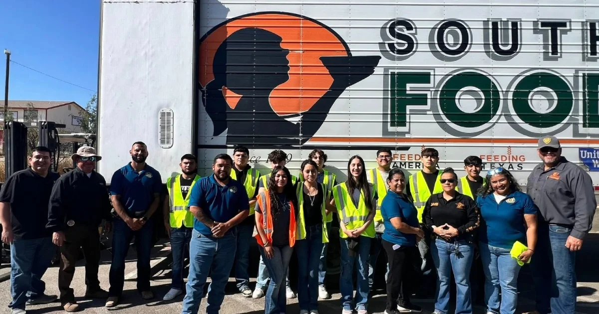 El evento fue patrocinado por el Departamento de Asuntos de Veteranos del estado, en colaboración con el Banco de Alimentos del Sur de Texas.