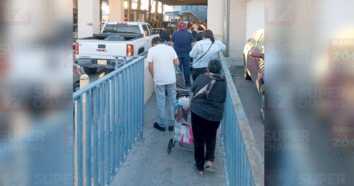 Puentes internacionales registran largas esperas para vehículos y peatones