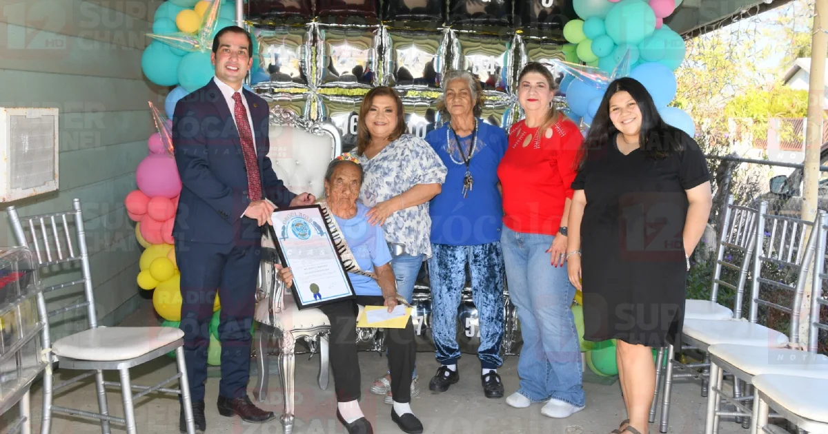 Celebra 101 años con reconocimiento del alcalde