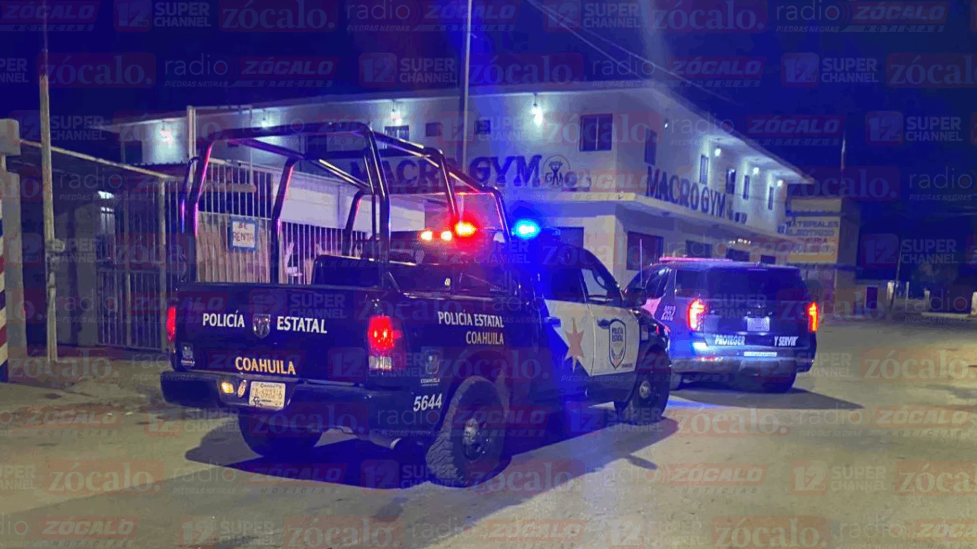 Paramédicos de la Cruz Roja Mexicana acudieron al lugar y trasladaron al lesionado al Hospital General Salvador Chavarría, donde su estado de salud se reporta como delicado.