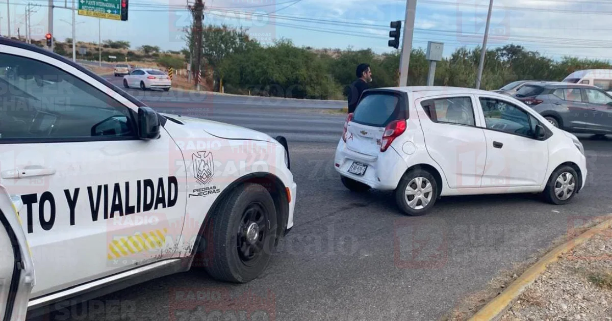 No guarda distancia y provoca choque