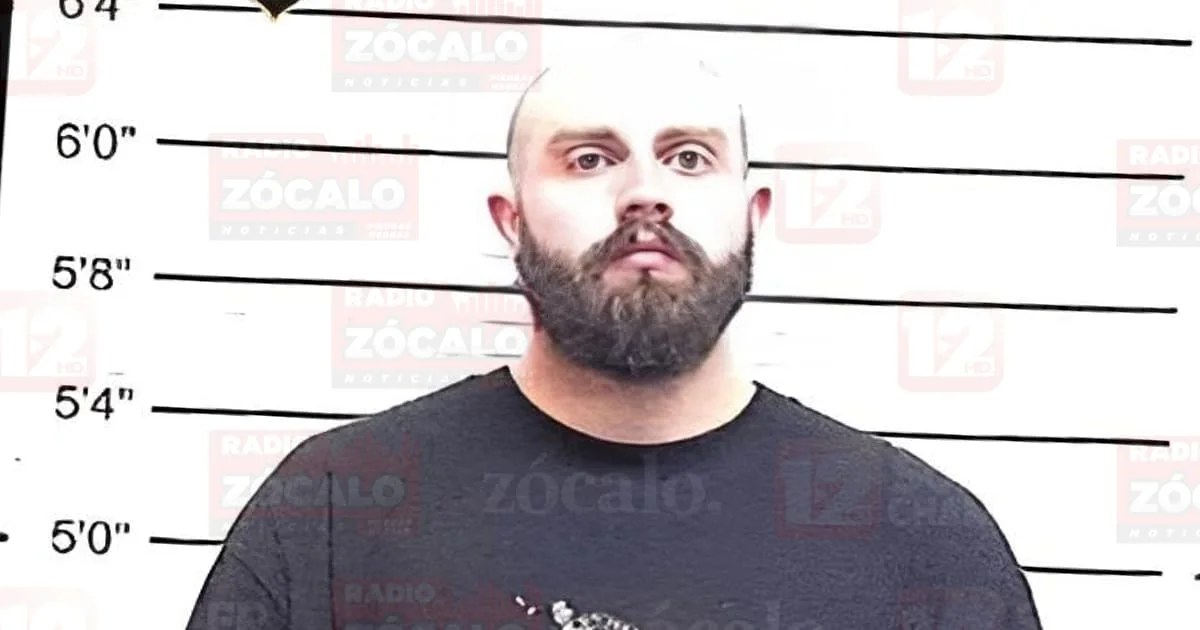 El agente enfrenta los cargos de agresión en un contexto de violencia familiar