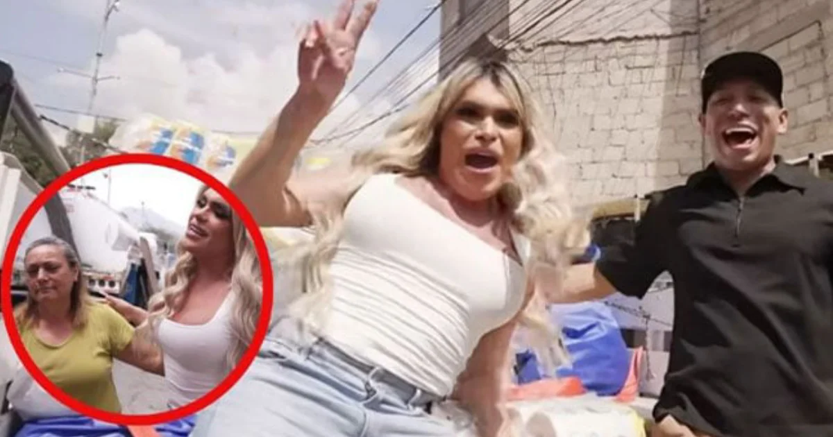 Antes de irse, las personas que recibieron los apoyos aplaudieron y echaron porras a los creadores de contenido por haber tenido un gesto tan noble