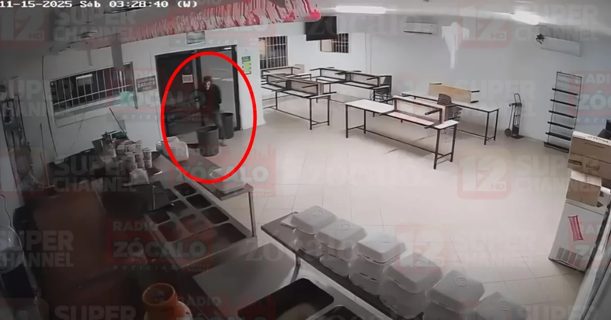 El sujeto ingresó la madrugada del sábado con la cara cubierta y se dirigió directamente a la cámara para desconectarla antes de cometer el hurto.