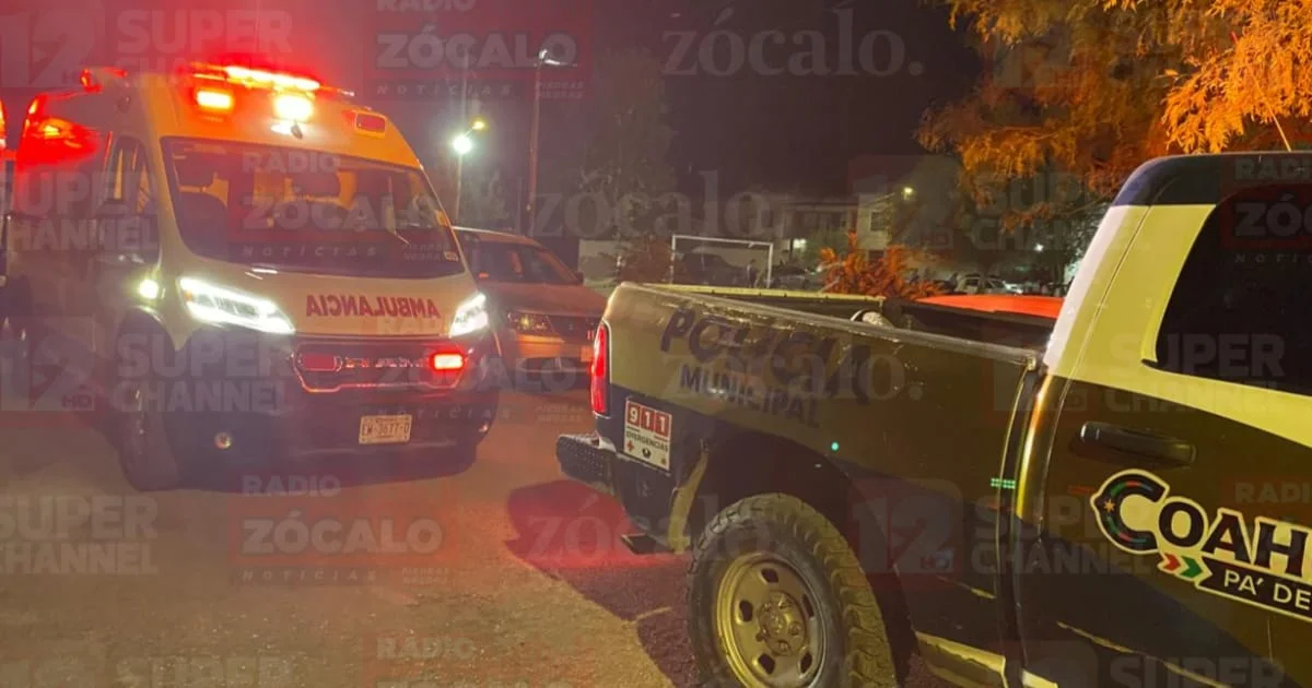 La joven intentó rematar el balón de cabeza, pero al mismo tiempo una jugadora del equipo contrario levantó el pie para despejar, golpeándola accidentalmente en la cabeza.