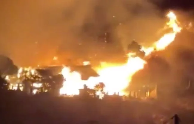 Al menos un desaparecido y más de 170 edificios quemados en un incendio activo en Japón