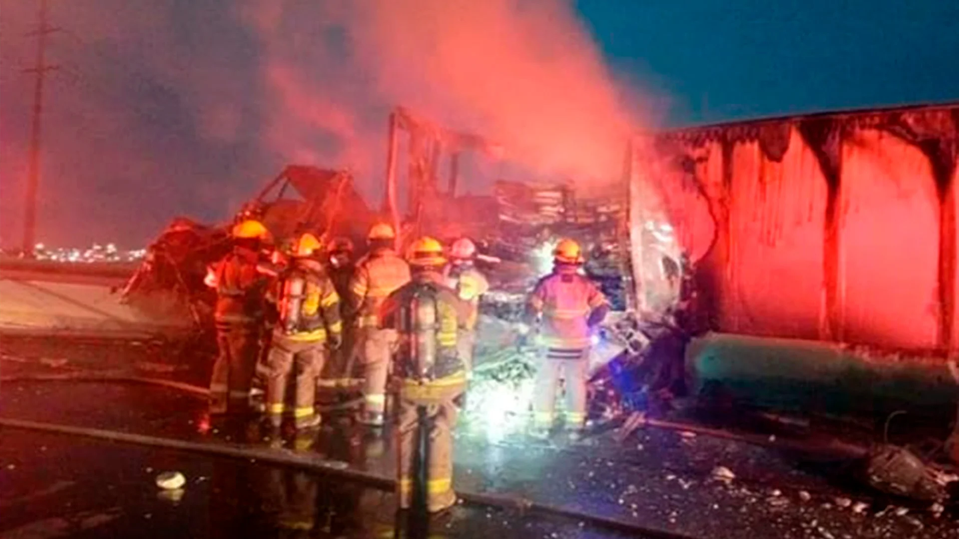 De forma preliminar este accidente dejó varias personas lesionadas.