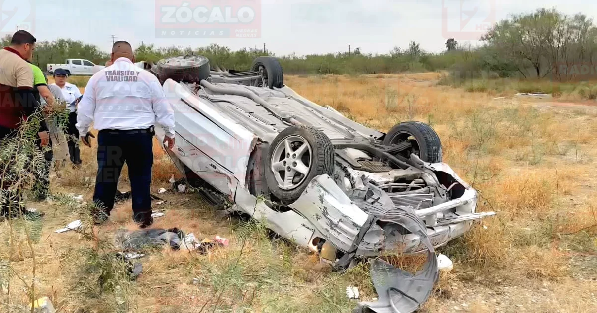 Un masculino, aparentemente familiar de la conductora, fue quien realizó el llamado a los números de emergencia al percatarse de la gravedad de la situación