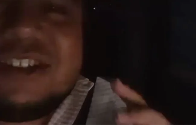 "Díganle a la muñecona que no voy a dormir hoy en la casa", escribió en la descripción del video que compartió en redes sociales.