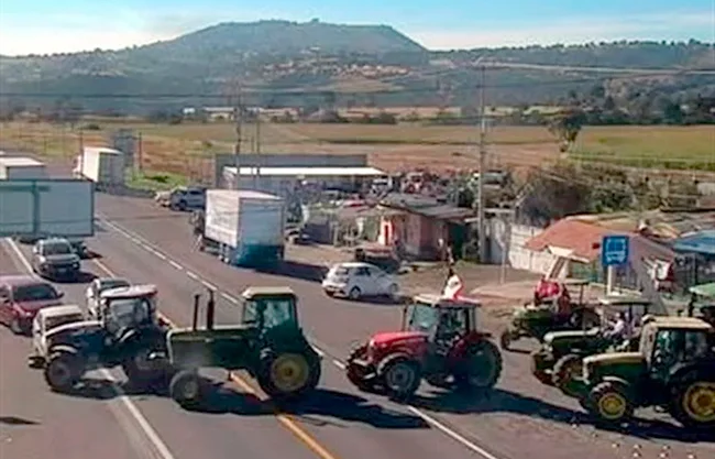 La Secretaría de Gobernación invitó a productores agrícolas y transportistas a acudir a una mesa de diálogo ante los bloqueos carreteros
