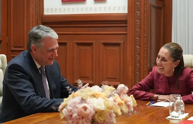 Sheinbaum dio a conocer que en el encuentro - de carácter privado - también participó el director general de HSBC México, Jorge Arce.