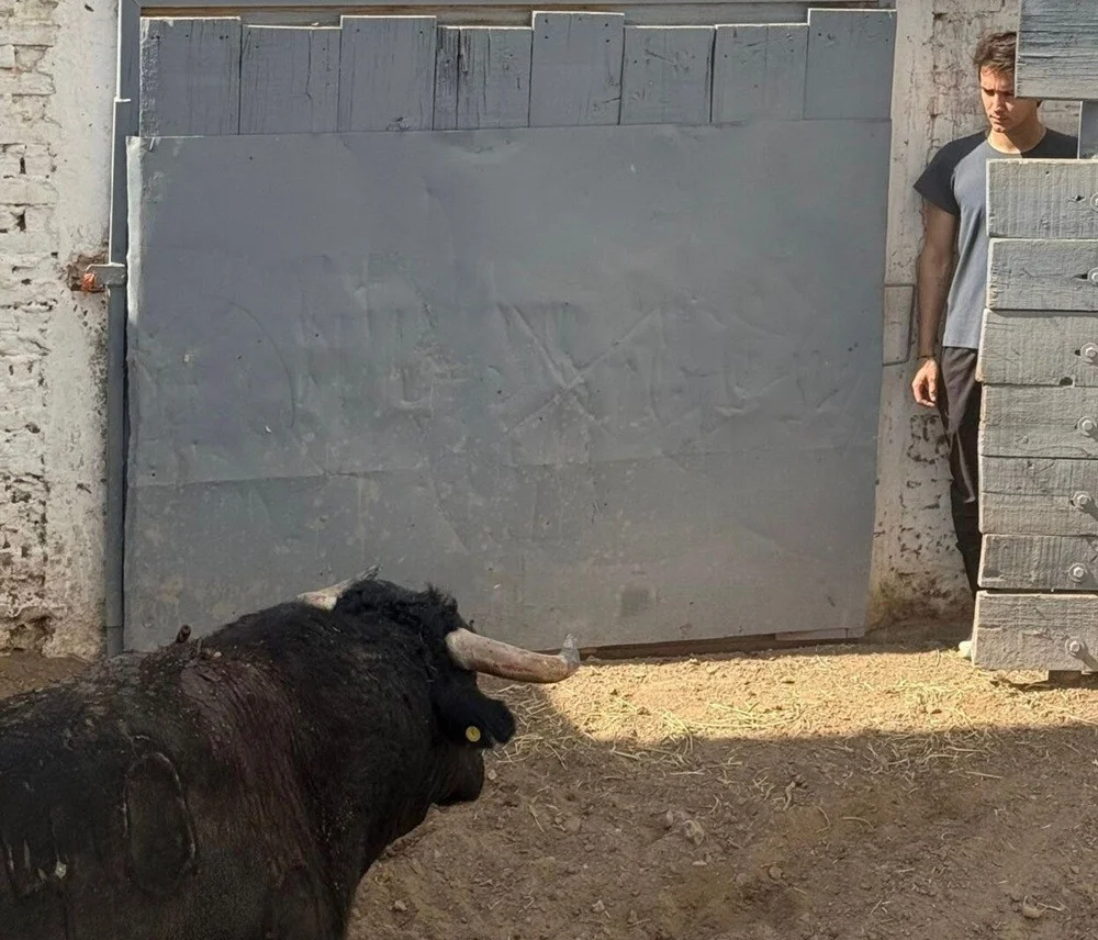 Arturo Gilio se reencuentra con el toro “Villista”, que indultó en Ciudad Lerdo, Durango