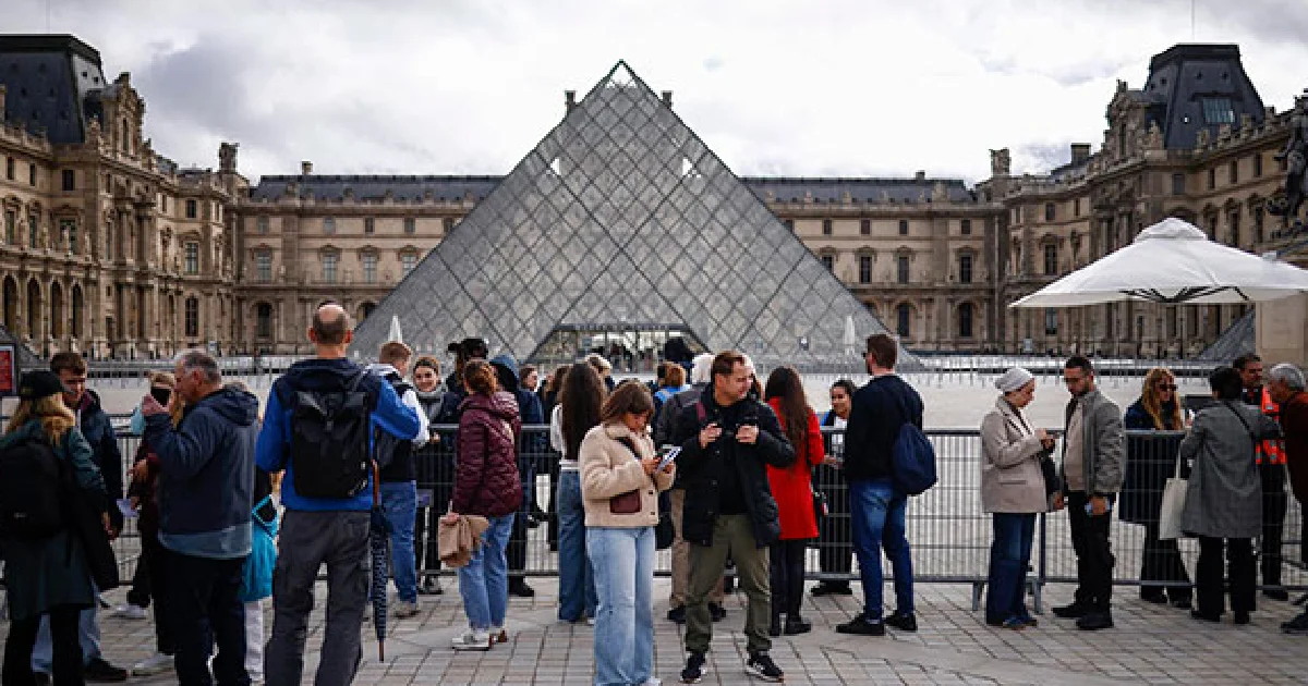 Fiscalía de París confirma un total de cuatro nuevas detenciones por robo del Louvre