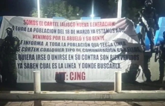 Amenaza CJNG en mantas con atacar a rivales en Michoacán