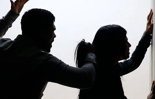 Mujeres y niñas en México son víctimas de delitos como violencia familiar, violencia de género, acoso sexual, lesiones, y lo más grave, feminicidio