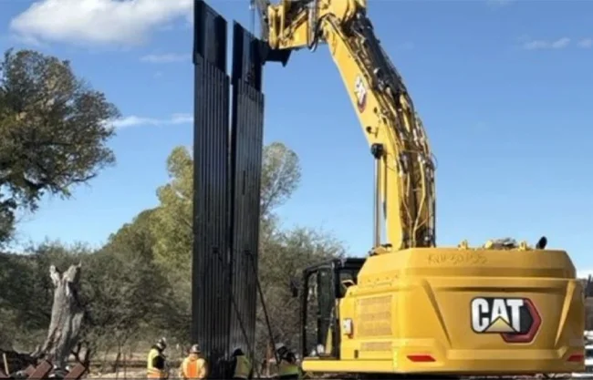 Estados Unidos reactivó la obra del muro en Nogales, un tramo de 300 metros cancelado en la era Biden.
