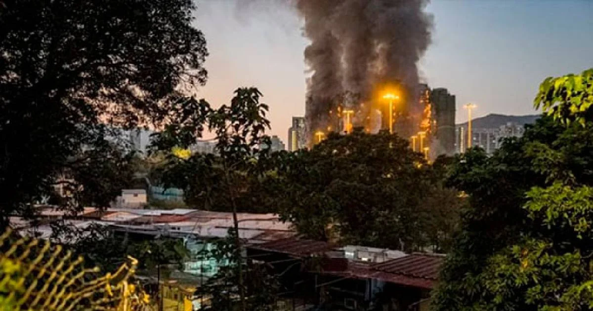 Un número indeterminado de personas permanecen atrapadas, según fuentes citadas por el diario hongkonés South China Morning Post