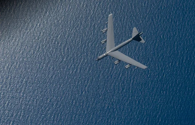 Bombarderos de EU hacen demostraciones de ataques en Caribe ante tensión con Venezuela