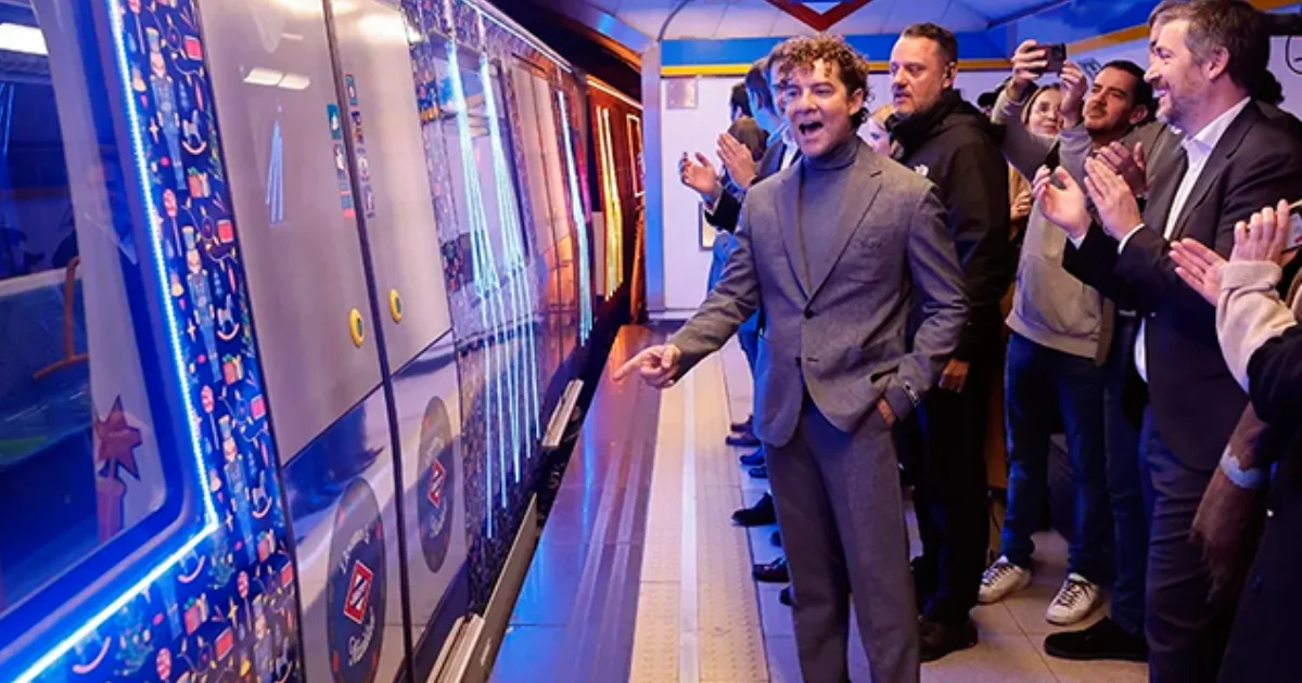 El español interpretó villancicos de su disco Todo Es Posible en Navidad