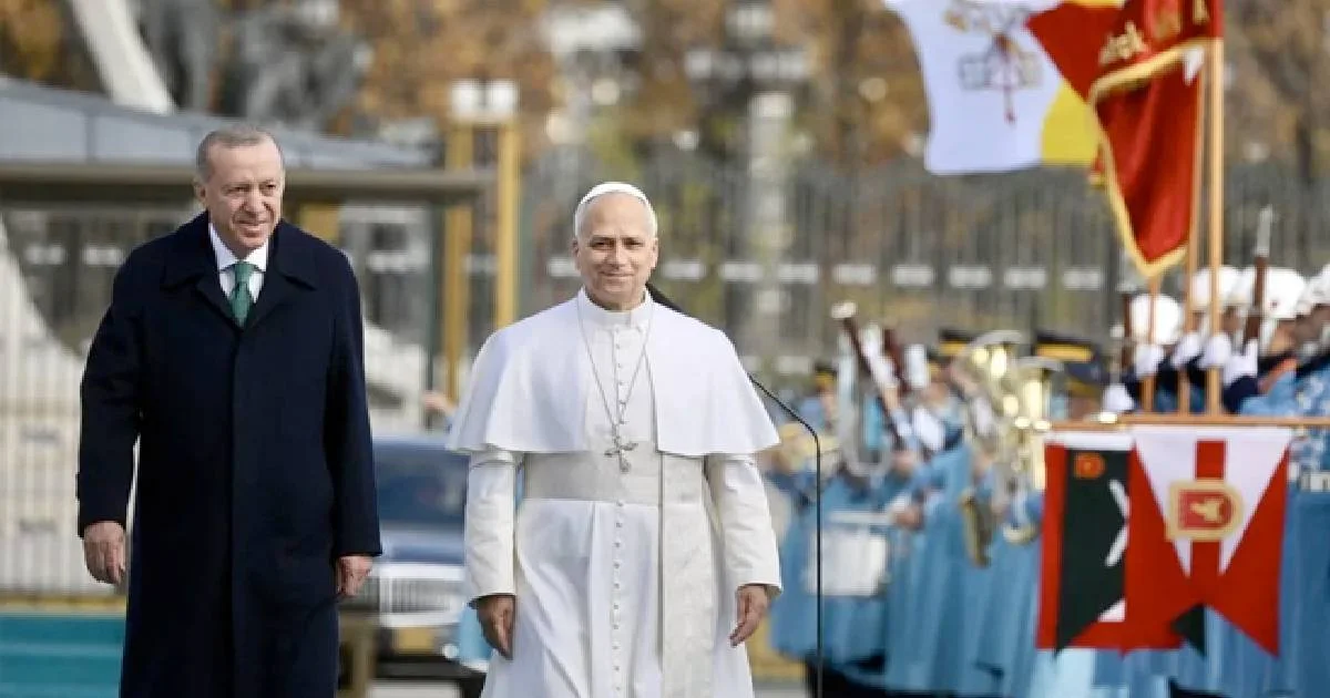 El papa León XIV inicia en Ankara el primer viaje internacional de su pontificado