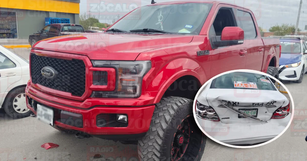 Choque involucra camioneta texana y taxi local