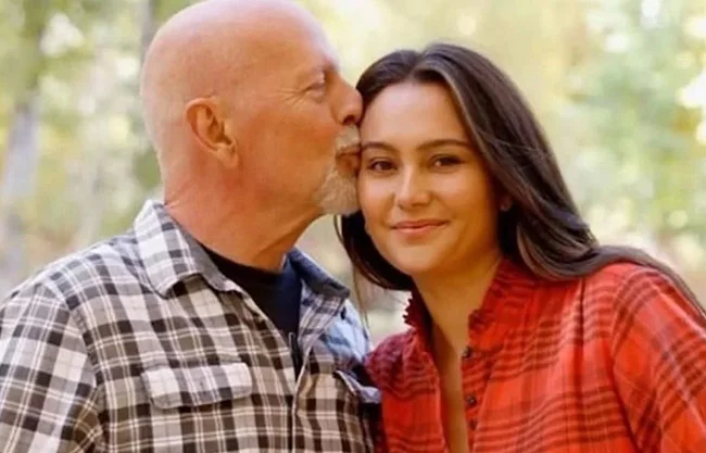 Aunque las fiestas pueden ser especialmente complejas para familias que conviven con la demencia, Heming dice abordar la realidad con una honestidad