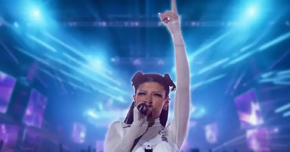 ¡Pórtense bien! Cazzu regaña a fans chilenos por insultar a Christian Nodal