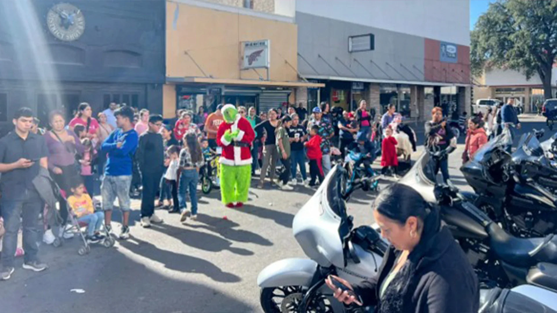 Prepara ‘Steel Saints’ su quinta donación de regalos