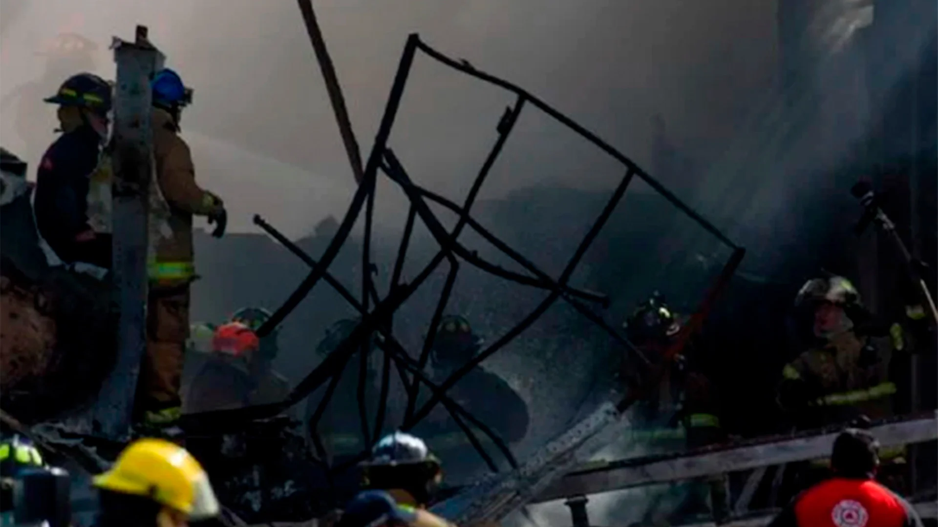 Declaraciones emitidas por Cristóbal Castañeda, secretario de Seguridad del Estado de México, advierten que a bordo del jet viajaban 10 personas.