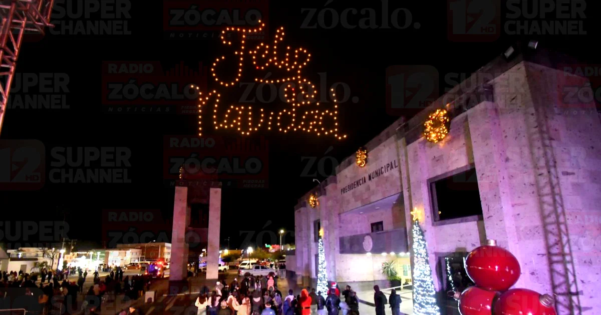 Familias nigropetenses presencian encendido de ornamentación navideña en Piedras Negras