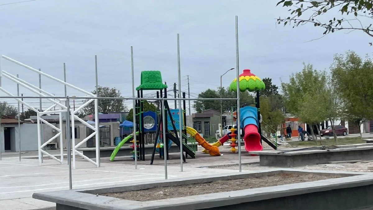 Trabajos forman parte de un programa para brindar a las familias espacios dignos y seguros, destacó el director de Obras Públicas, Gibrán González